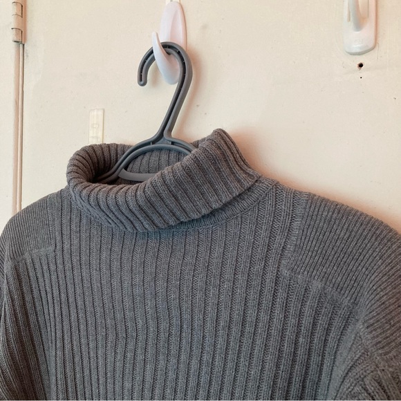 Point Zero grey ribbed long-sleeve turtleneck pullover sweater with cool detail - Picture 2 of 9